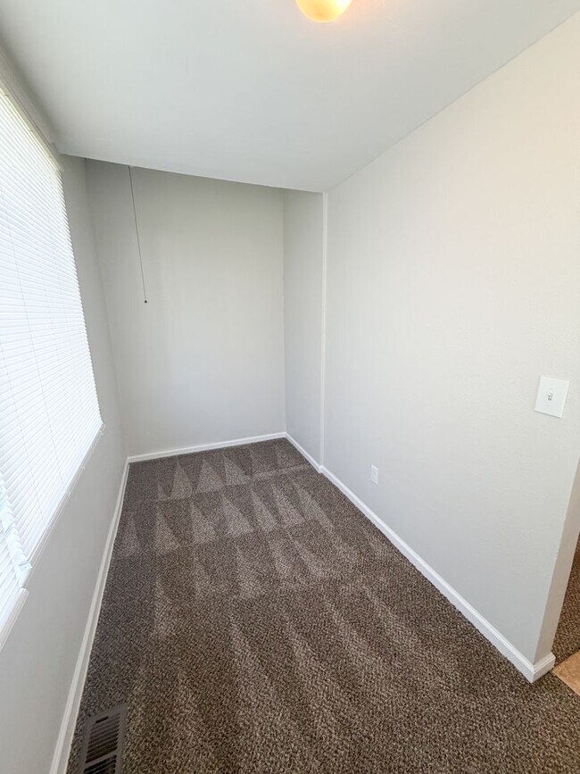 Foto del edificio - 2 BED, 1 BATH HOUSE