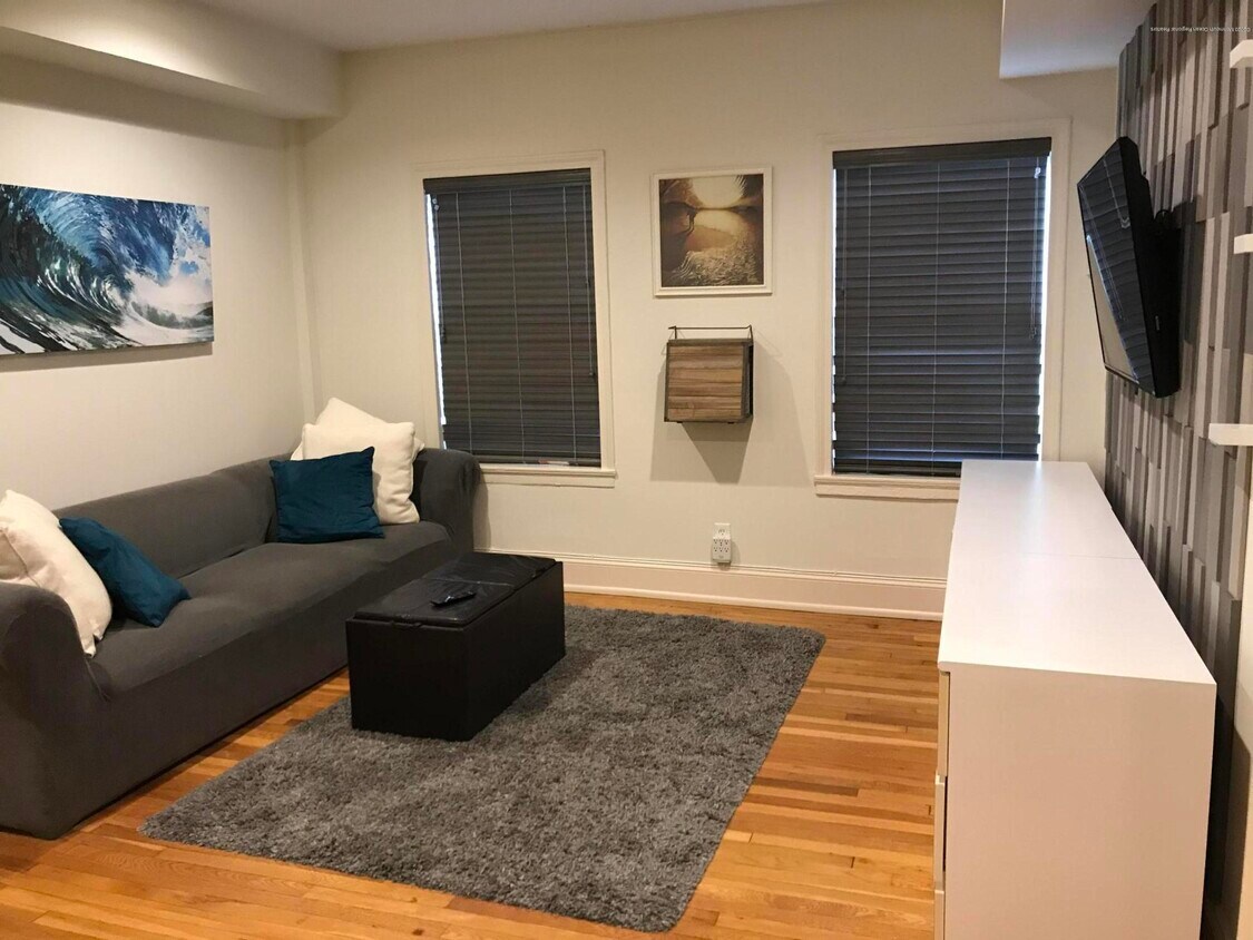 Foto principal - 1700 Webb St