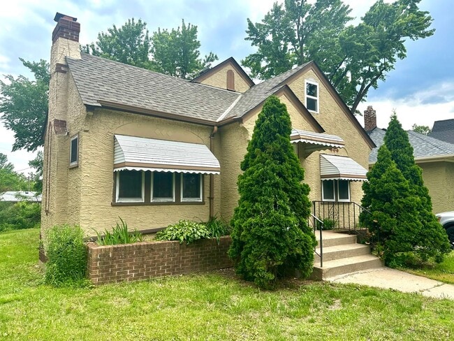 Building Photo - Charming 3 Bedroom Single Family Home Avai...