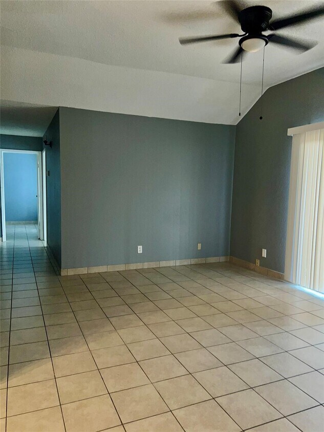 Building Photo - 6118 W Mt Houston Rd