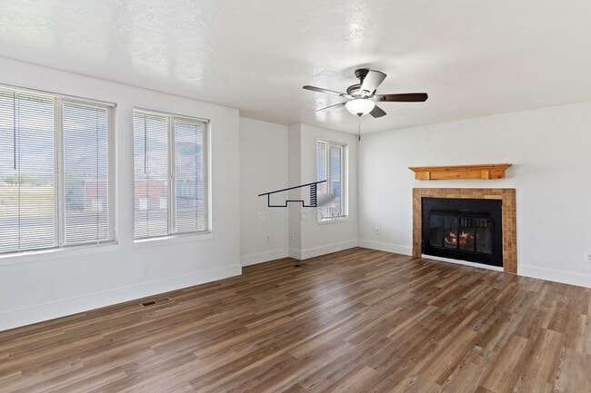 Building Photo - 1721 750 W St