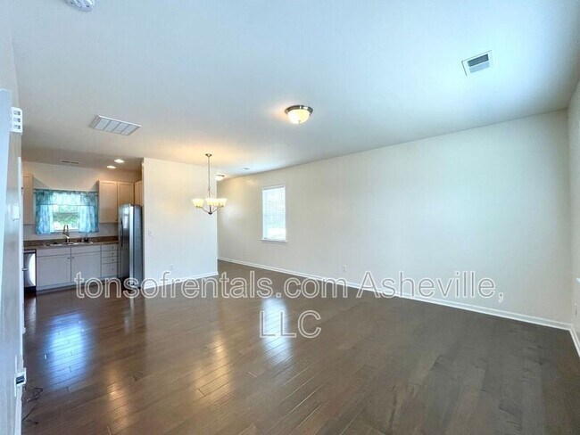 Foto del edificio - 351 Cardwell Ln