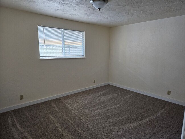 Foto del edificio - Fully updated 2/1 duplex in Gateway area