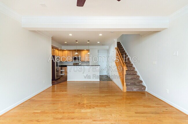 Foto del edificio - 5675 Harrington Falls Ln