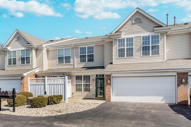 Foto del edificio - Beautiful town home in the quiet Towne Park community!!
