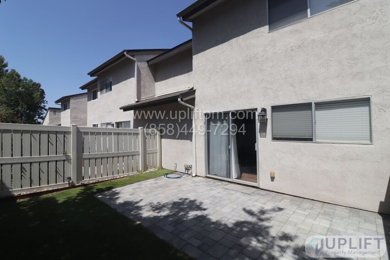 Foto principal - 2 bed 1.5 Bath Condo Available Soon