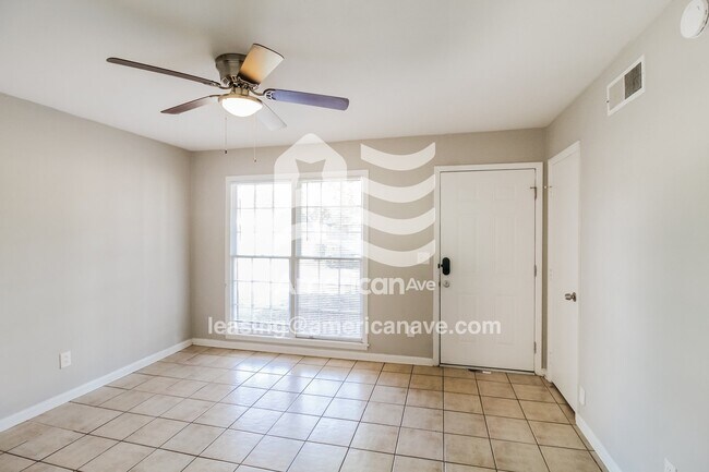Foto del edificio - 2306 Watkins Dr