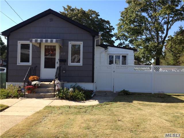 Primary Photo - 868 Oakfield Ave