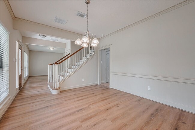 Building Photo - 2727 Raintree Dr