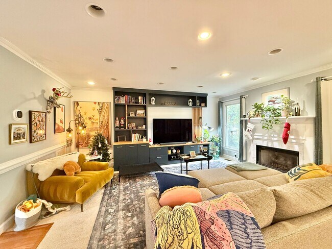 Foto del edificio - Luxurious 4BD, 3.5BA North Raleigh Home with a Heated Four Seasons Room, Large Bonus Space, and F...