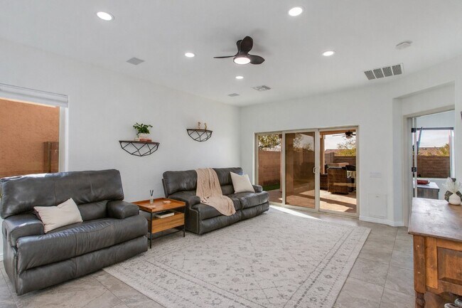 Foto del edificio - 8242 S Hidden Trail Ct