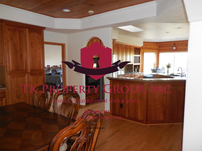 Building Photo - 16038 Meadowbrook Ct