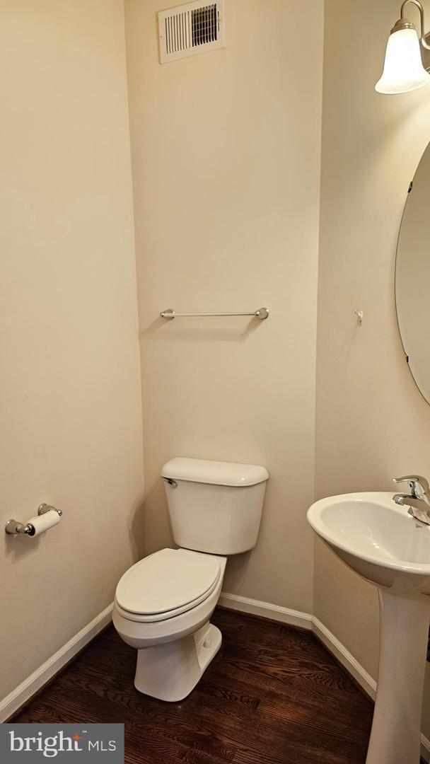 Foto del edificio - 3504 Tabard Ln