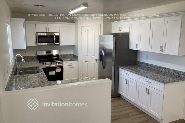 Building Photo - 1220 E Christopher St