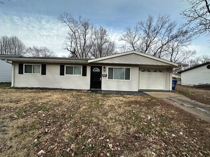 Three bedroom in Florissant!