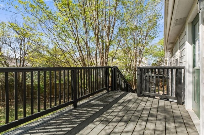 Foto del edificio - 2908 Whisper Oaks Ln