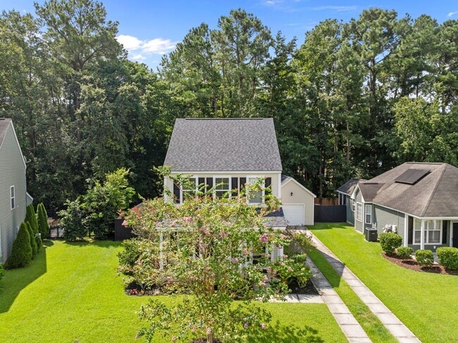 Building Photo - Charming Summerville Rental