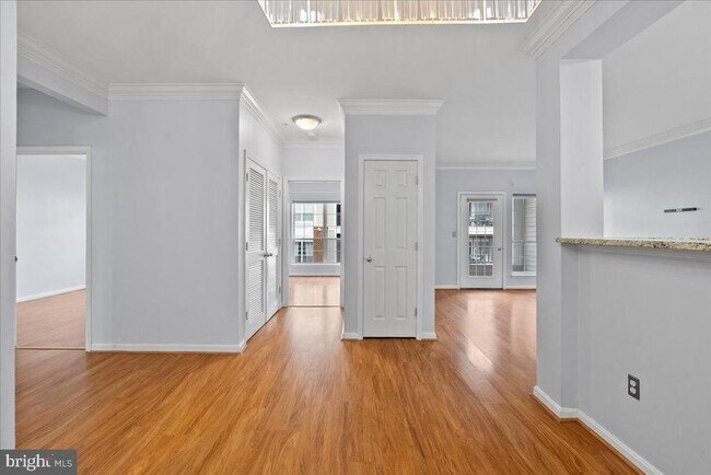 Foto del edificio - 4852 Eisenhower Ave