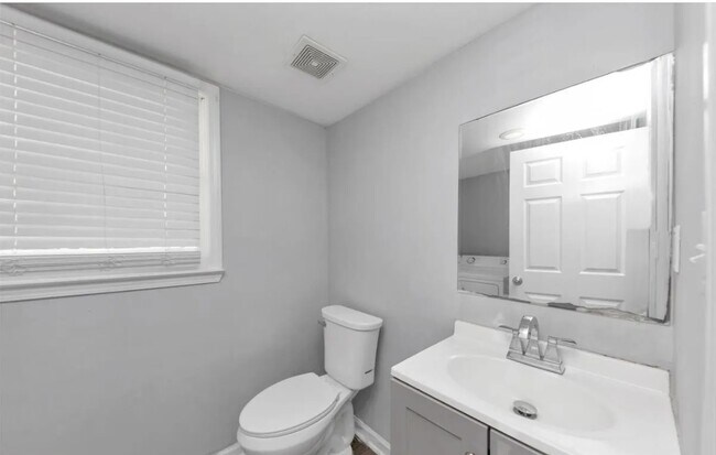 Building Photo - 1432 Forest Villa Dr NW