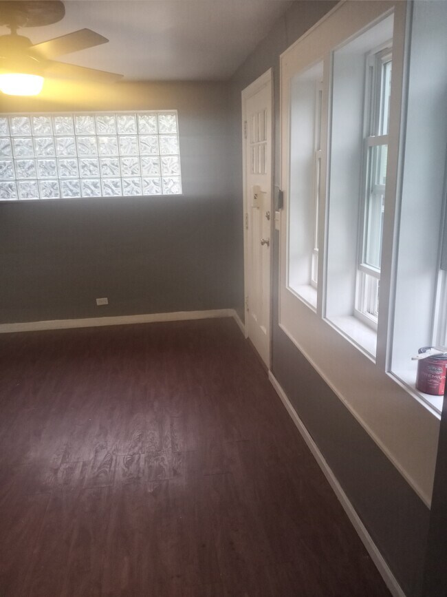 Foto del edificio - 6806 Hohman Ave