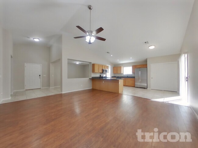 Building Photo - 12513 W Aster Dr