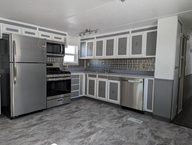 Foto del edificio - 3189 Eastview Rd