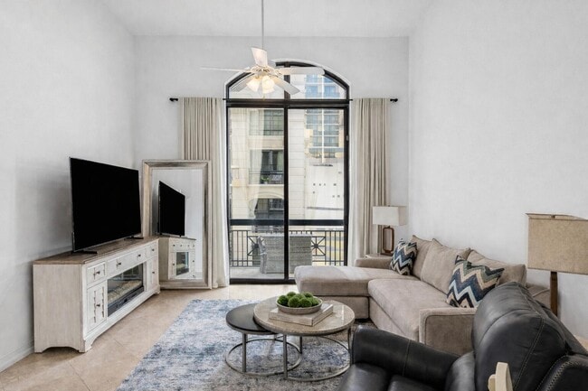 Foto del edificio - 701 S Olive Ave