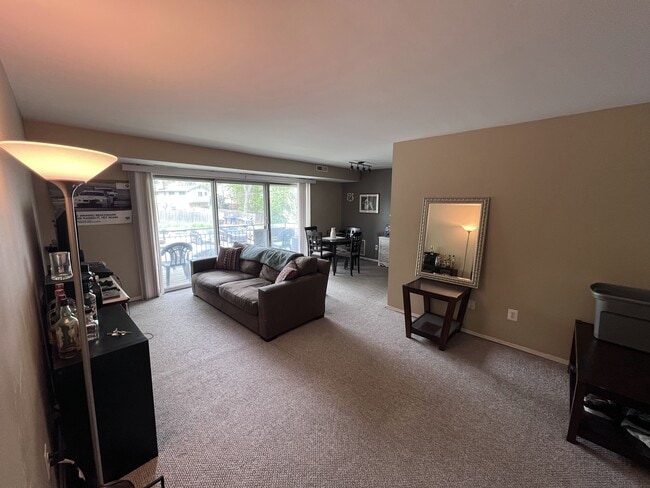 Building Photo - 10171 Fair Woods Dr