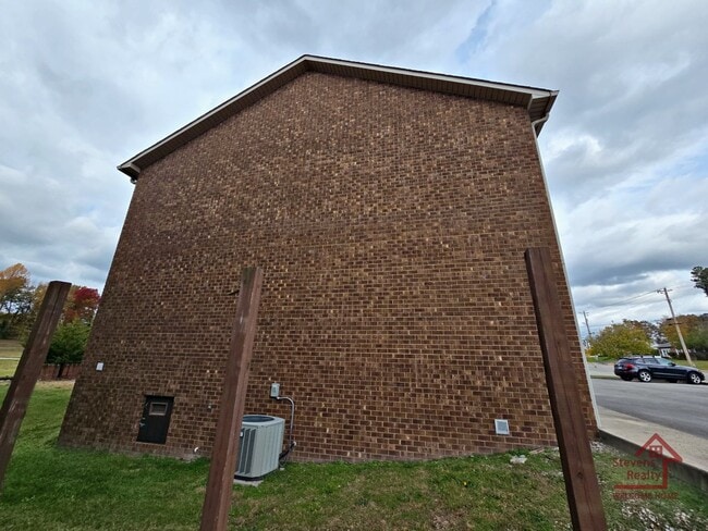 Building Photo - 1090 N Washington Ave