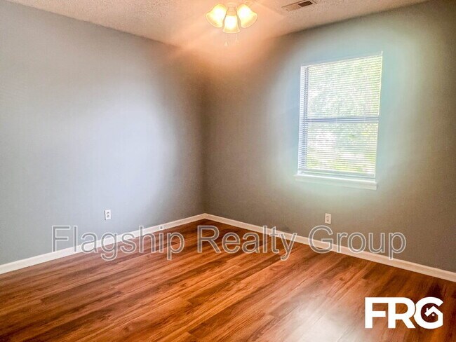 Foto del edificio - 205 Wyndham Cir