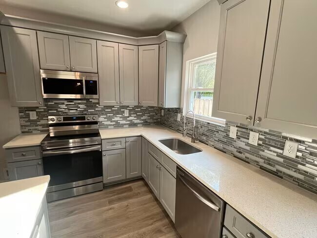 Foto del edificio - 1040 McLain Rd