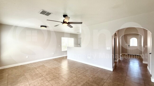 Foto del edificio - 10115 W Reade Ave