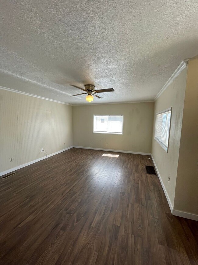 Foto del edificio - Charming 3bdrm, 1 bath house with fenced y...