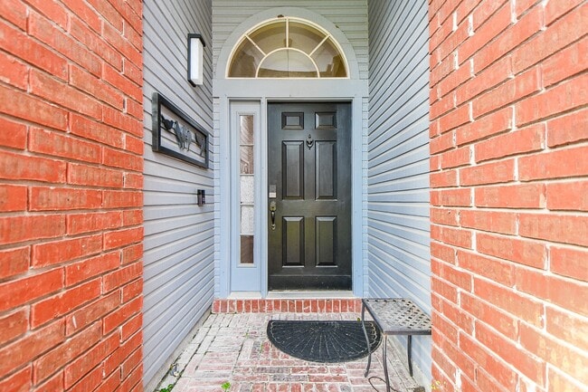 Building Photo - 8323 Lake Crystal Dr