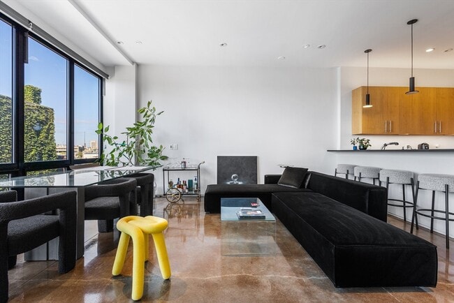 Building Photo - 37 A St