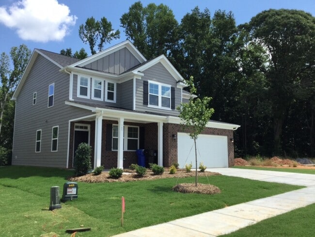 Building Photo - 145 Willowbrook Dr