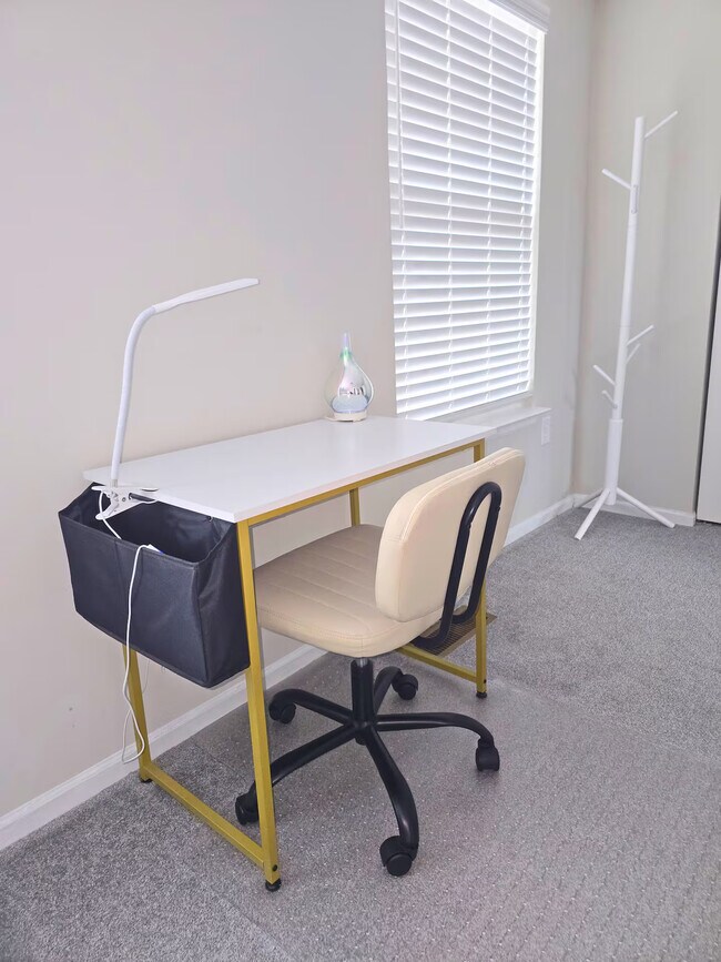 Foto del edificio - 7710 Pomeroy Ct