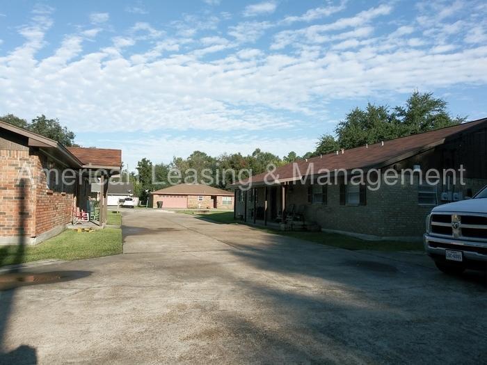 Primary Photo - Spacious 2 Bedroom Apartment