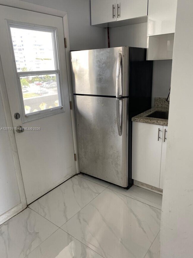 Foto del edificio - 2859 Leonard Dr