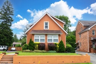 Building Photo - 154 Roseland Ave