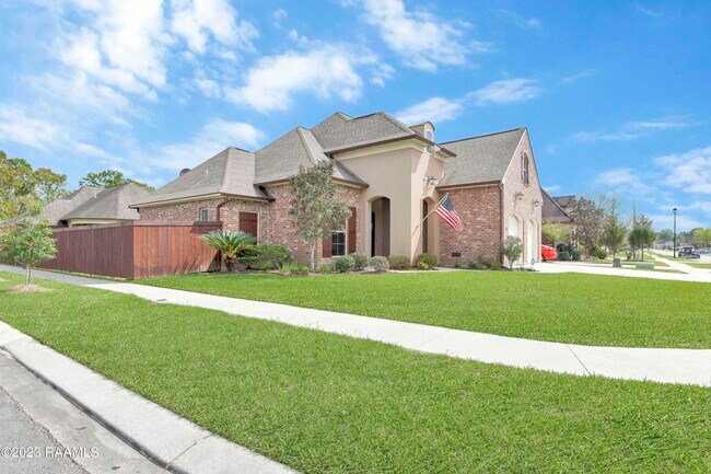 Building Photo - 201 Bayou Parc Dr