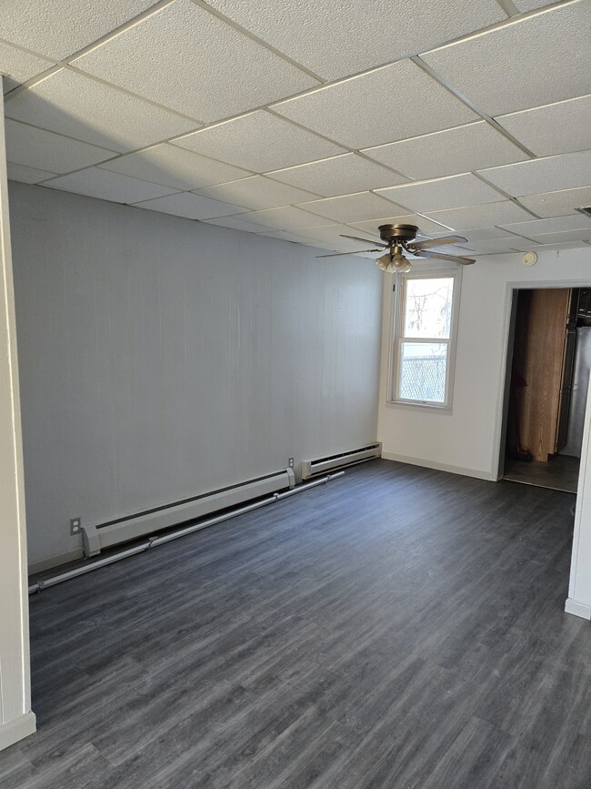 Building Photo - 345 W 3rd St