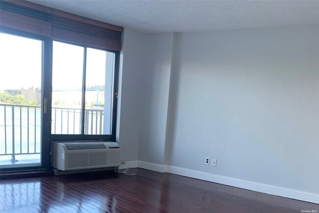Foto del edificio - 2540-40 Shore Blvd