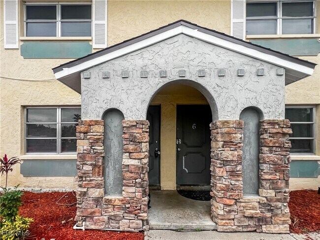 Foto del edificio - 6635 Warwick Cir