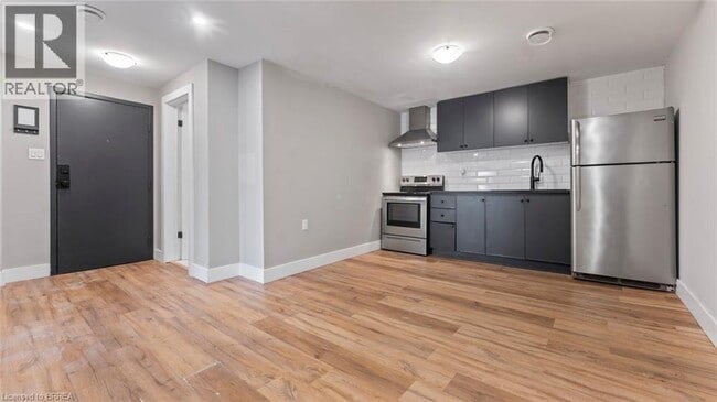 Building Photo - 302 Colborne St W