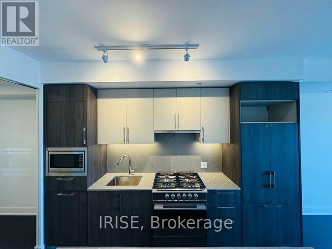 Photo du bâtiment - 8-408 Manor Rd W