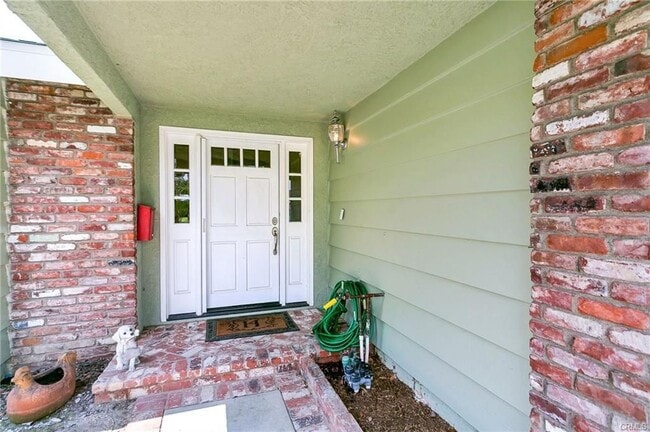 Building Photo - 17353 Elm St