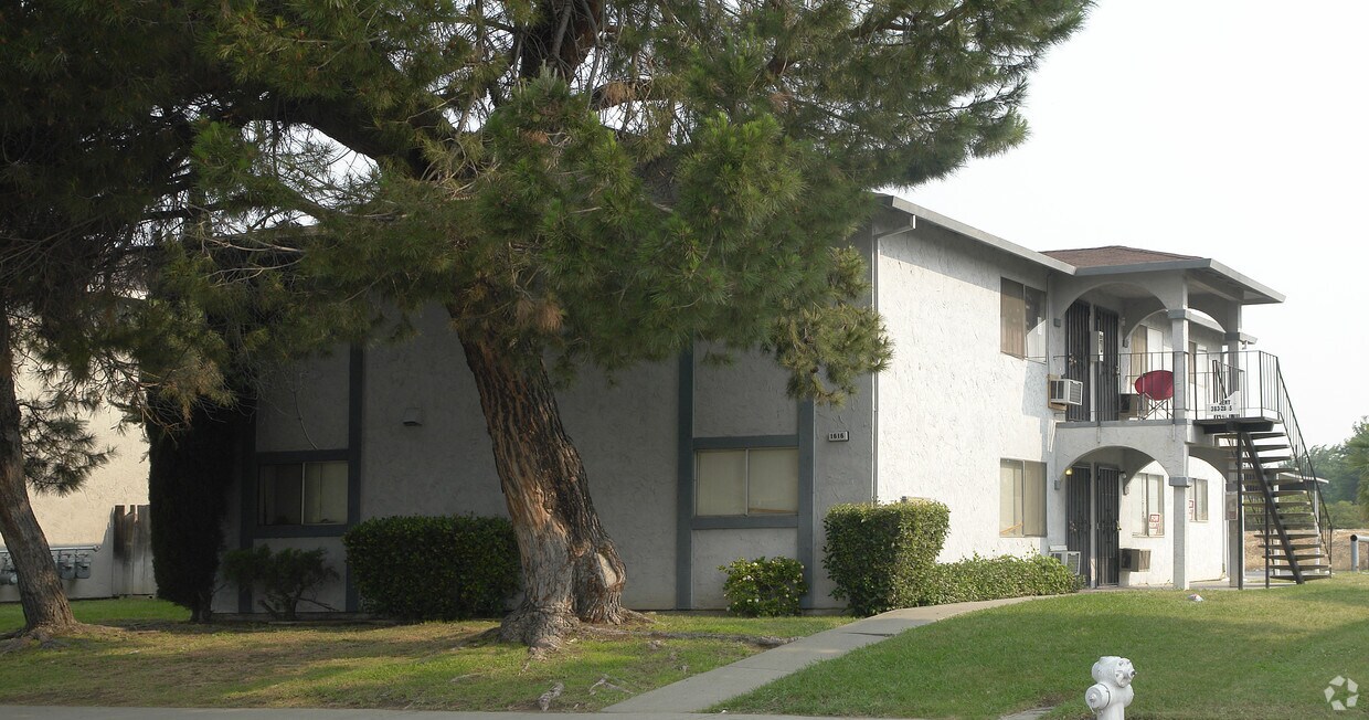 Primary Photo - 1616 Sycamore Dr