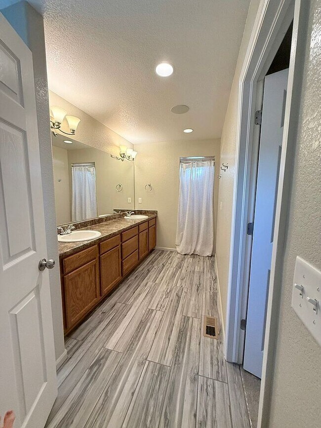 Foto del edificio - 8333 Longleaf Ln