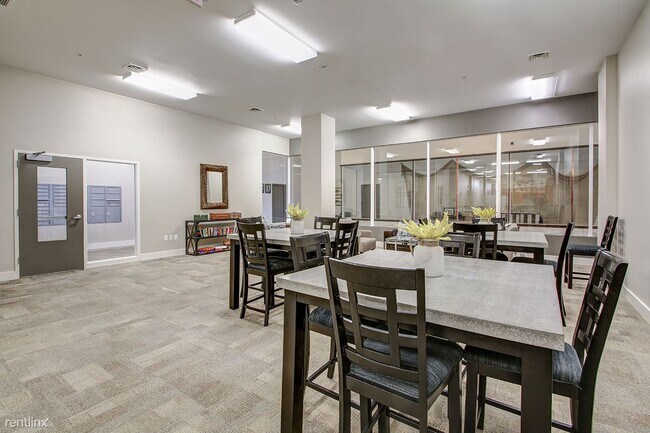 Foto del edificio - 2 br, 1 bath  - Lloyd House